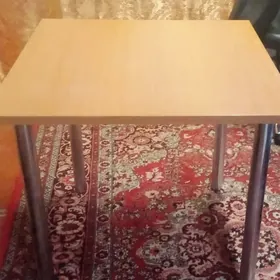 STOL, PARTA, KNIŹNYÝ ŞKAF.