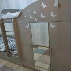 двухъярусная кровать