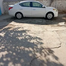 Nissan Versa 2012