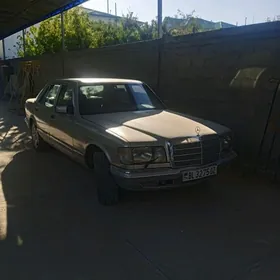 Mercedes-Benz 300SE 1985