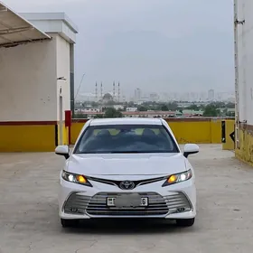Toyota Camry 2021