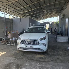 Toyota Highlander 2022