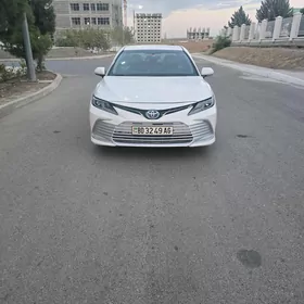 Toyota Camry Hybrid 2021