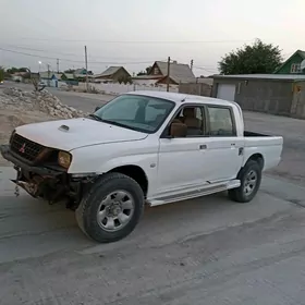 Mitsubishi L200 2002