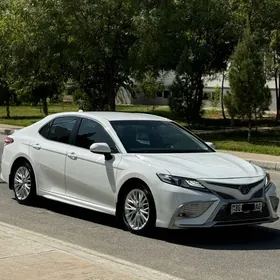 Toyota Camry 2018