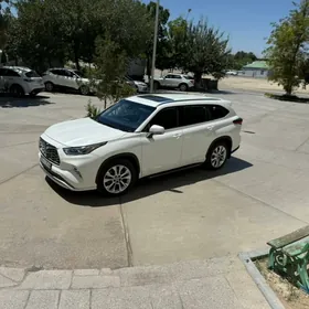 Toyota Highlander 2021