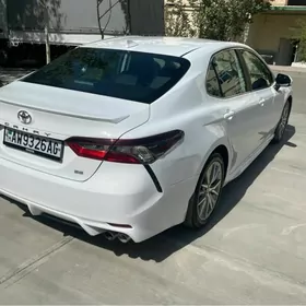 Toyota Camry 2021