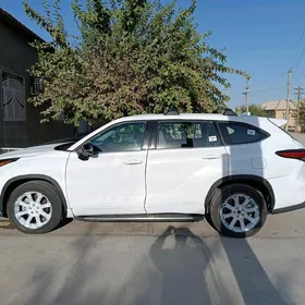 Toyota Highlander 2022