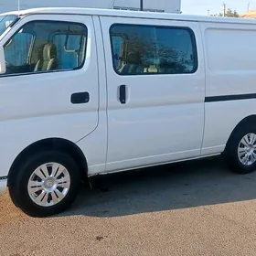Nissan Urvan 2010