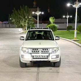 Mitsubishi Pajero 2015