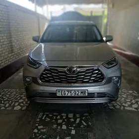 Toyota Highlander 2021