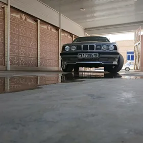 BMW 525 1990