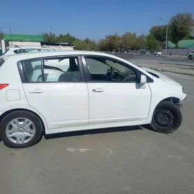 Nissan Versa 2010