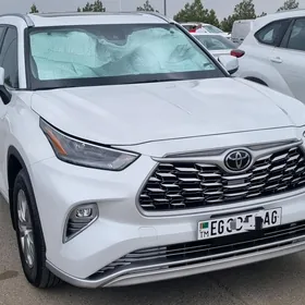 Toyota Highlander 2021