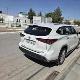 Toyota Highlander 2020