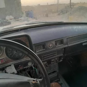 Gaz 24 1986