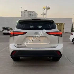 Toyota Highlander 2021
