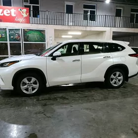 Toyota Highlander 2020