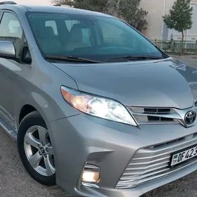 Toyota Sienna 2018