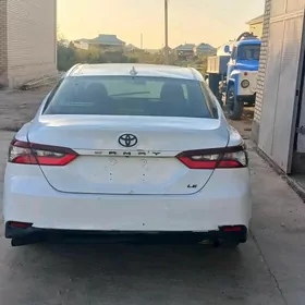 Toyota Camry 2021
