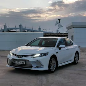 Toyota Camry 2021