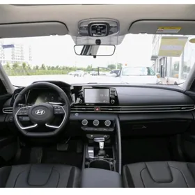 Hyundai Elantra 2024
