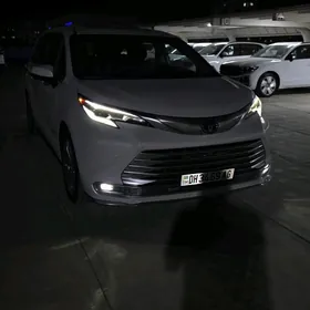 Toyota Sienna 2023