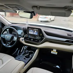 Toyota Highlander 2021