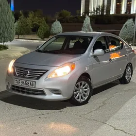 Nissan Versa 2012