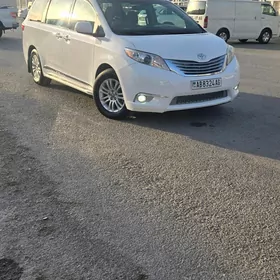 Toyota Sienna 2016