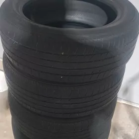 Yokohama pakryska 215/55/R17