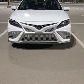 Toyota Camry 2021