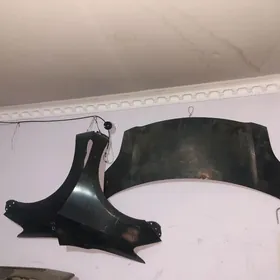 Taýota Yaris kapot kyrlo