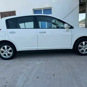 Nissan Versa 2011