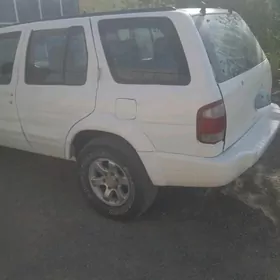Infiniti QX4 1999
