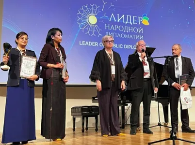 Türkmen okuwçysy Moskwada Bütindünýä sungat festilawynyň baş baýragyny aldy