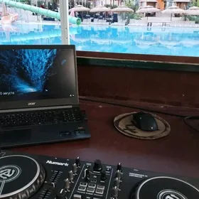 DJ