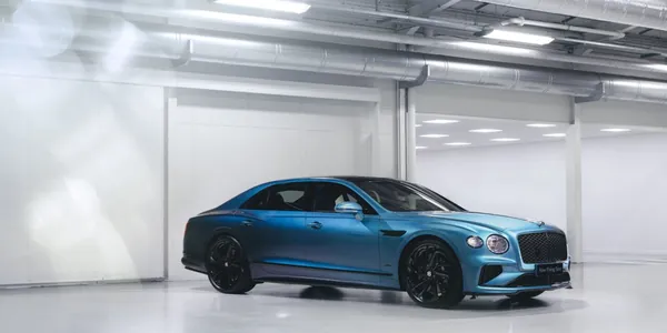 Bentley представила первый седан с эффектом окраски омбре