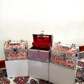 Salynýan gyzyl şkatulka