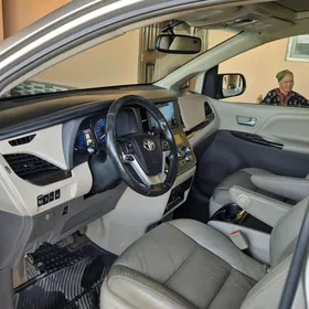 Toyota Sienna 2016