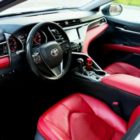 Toyota Camry 2018