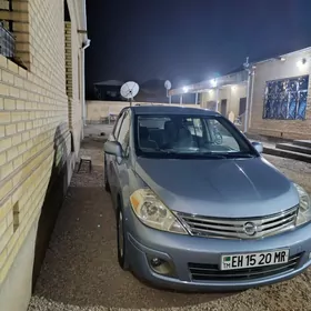 Nissan Versa 2011