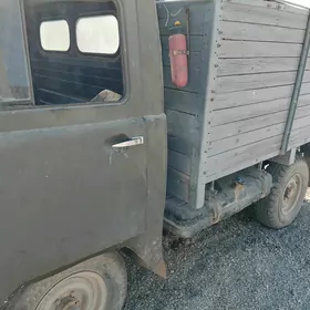 UAZ 452 1990