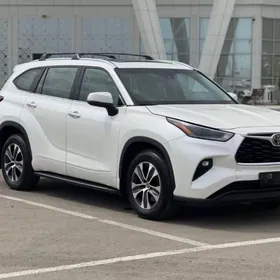 Toyota Highlander 2021