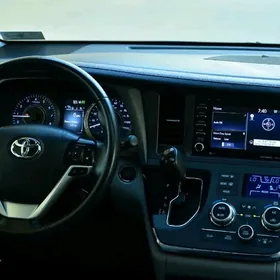 Toyota Sienna 2019