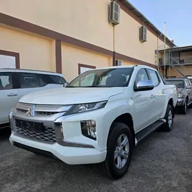 Mitsubishi L200 2020