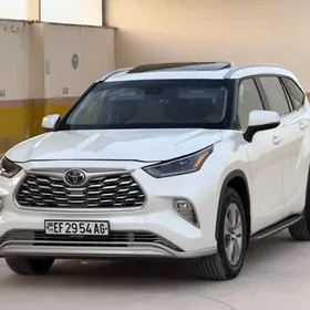 Toyota Highlander 2021