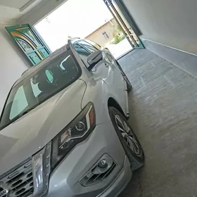 Nissan Pathfinder 2020