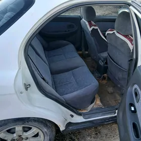 Kia Carens 2001