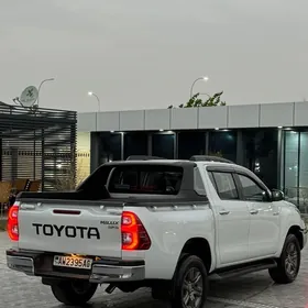 Toyota Hilux 2024